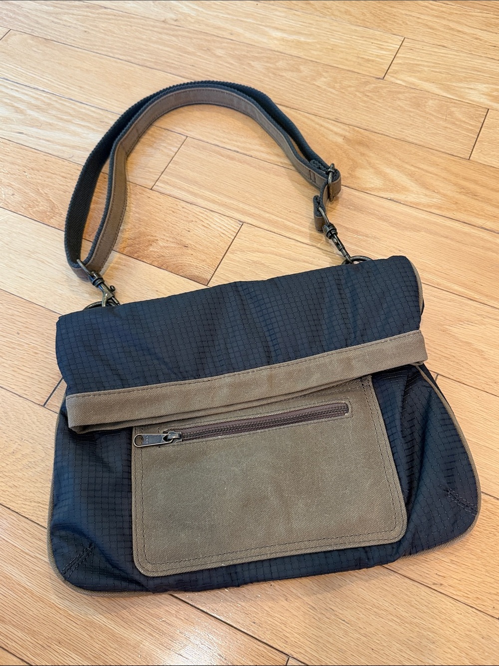 Vintage Eddie Bauer Black Brown Shoulder Travel Bag